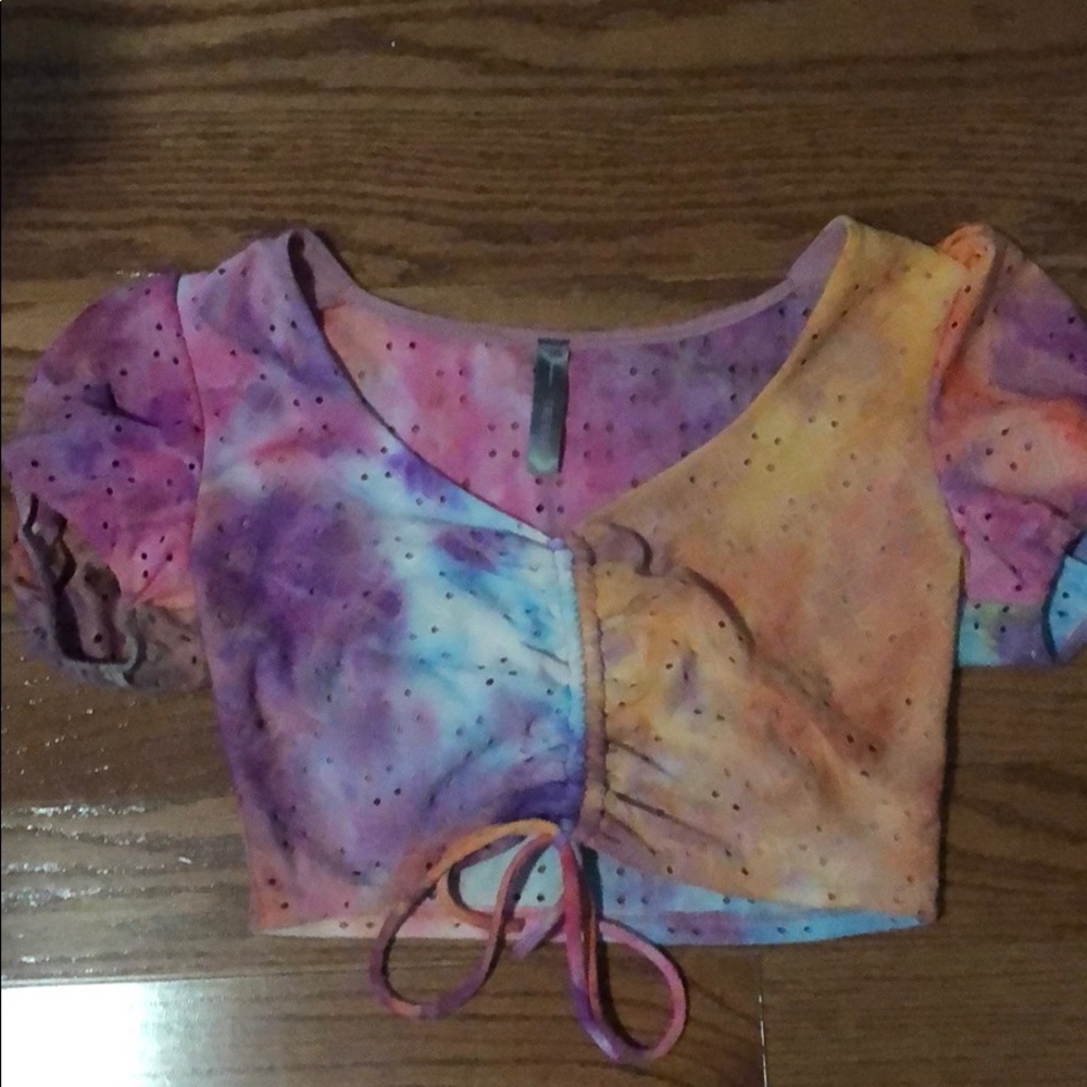 Crop half tie-dye top